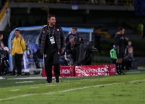 Fuertes sanciones a jugadores y técnicos de Santa Fe tras clásico