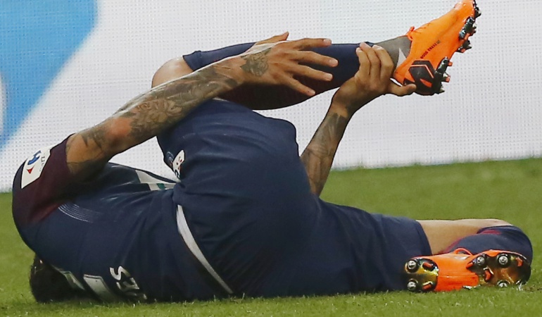Dani Alves se pierde el Mundial: Tristeza en Brasil: Dani Alves se perderá el Mundial