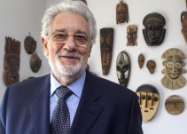 Plácido Domingo lleva la ópera a la televisión para frenar al pop