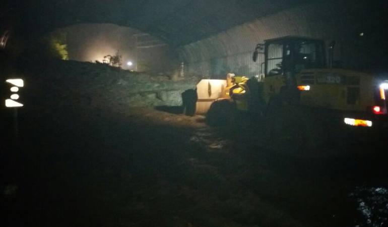 Por derrumbes cerrada totalmente la vía Bogotá-Villavicencio