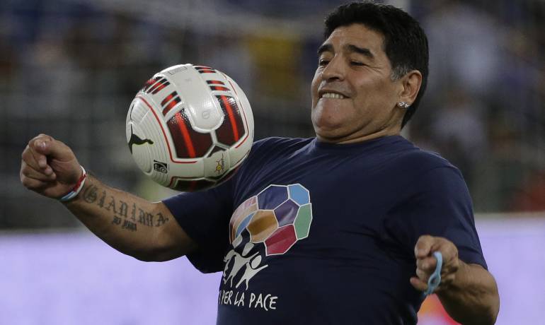 X, J Balvin, Nicky Jam, Maradona: Maradona entrena a ritmo de “X”