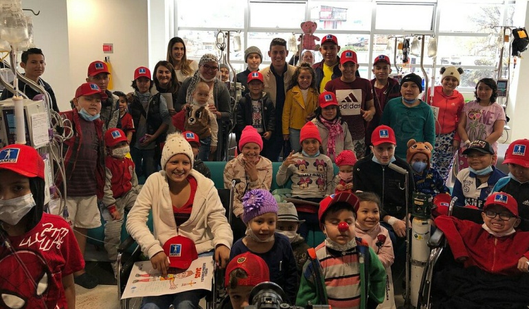 James Rodríguez Bogotá: El corazón del 10: James compartió con niños enfermos de cáncer en Bogotá