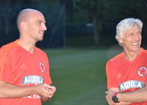 Esteban Cambiasso se unió al cuerpo técnico de la Selección Colombia