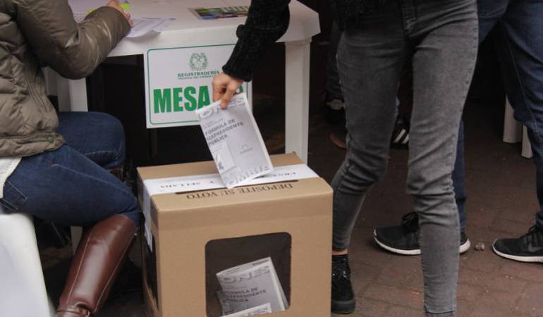 elecciones presidenciales de Colombia 2018: Colombia enfrenta decisión más difícil en décadas: Bloomberg
