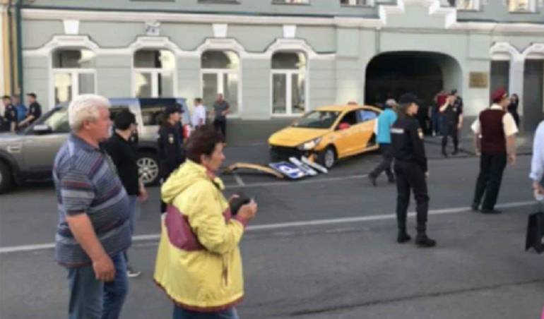 Taxista atropelló peatones en Moscú, Rusia: Taxista atropelló a una multitud de personas en el centro de Moscú