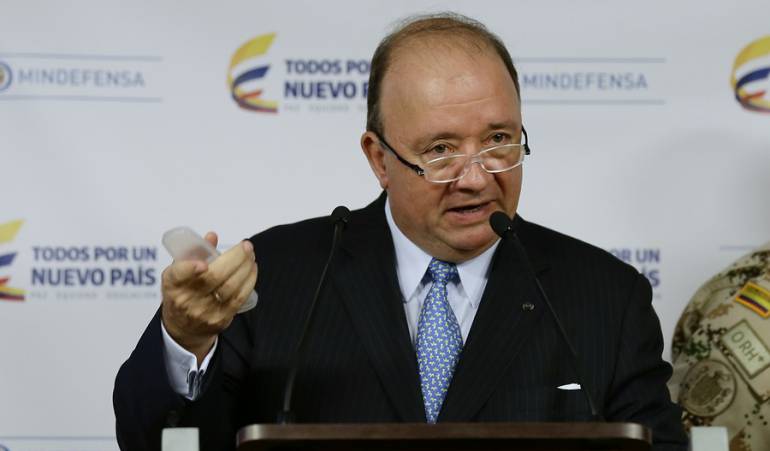 Luis Carlos Villegas, Ministro de Defensa
