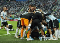 ¡El Milagro: Argentina gana sobre el final y clasifica a octavos de final!