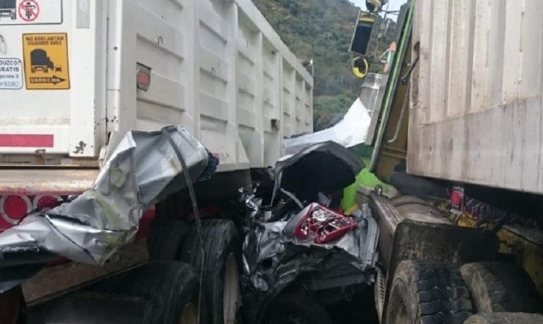 Accidentes de transito: Cerrada vía Girardot - Bogotá por accidente de tránsito