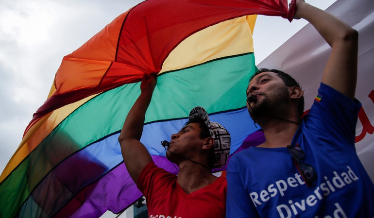 Jóvenes denuncian que fueron apuñalados por ser homosexuales en Boyacá: Jóvenes denuncian que fueron apuñalados por ser homosexuales en Boyacá