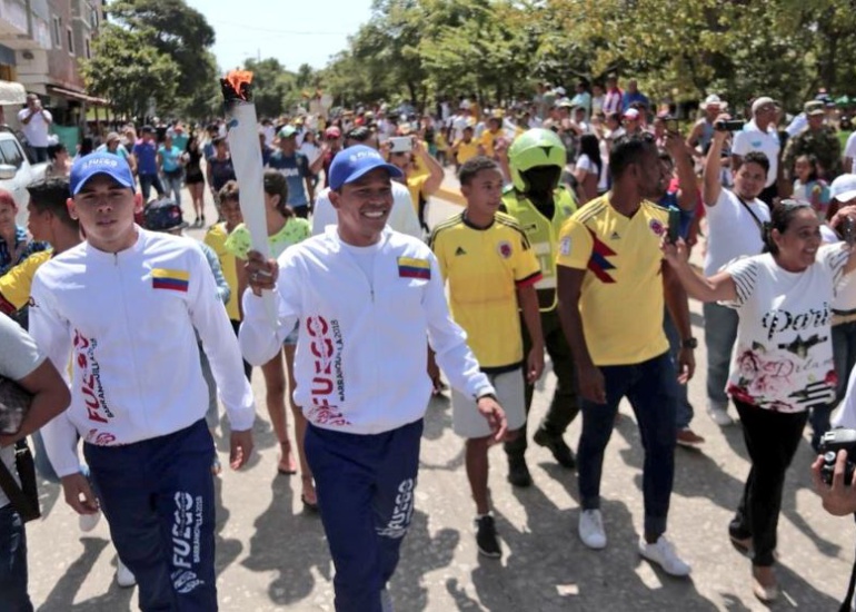 juegos Centroamericana y del Caribe carlos bacca: Bacca lleva la llama Centroamericana y del Caribe a Puerto Colombia