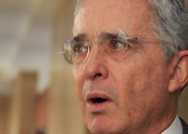New York Times retoma testimonios de supuestos nexos Uribe - paramilitares