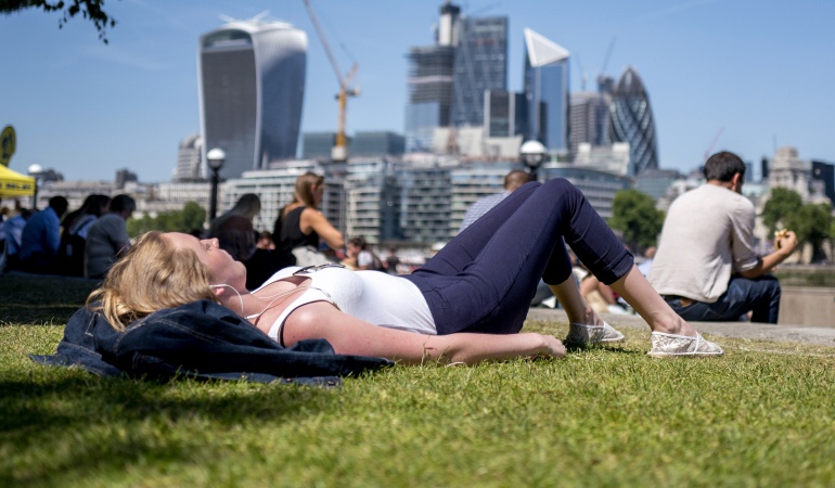 Aplicaciones para broncearse: ¡La tecnología también lo cuida! Apps que controlan la exposición al sol