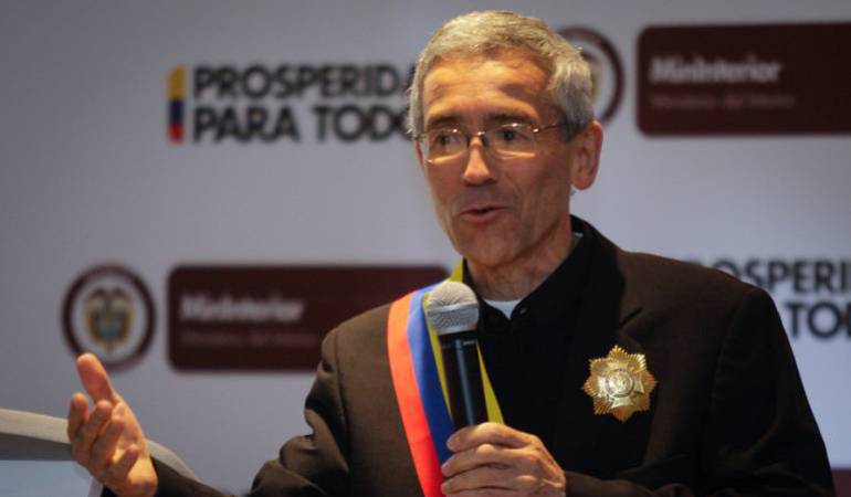 Proceso paz ELN: Padre de Roux denuncia montaje en su contra sobre el ELN
