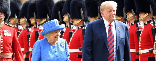 Los mensajes de la reina Isabel II a Trump a través de sus broches Los mensajes de la reina Isabel II a Trump a través de sus broches