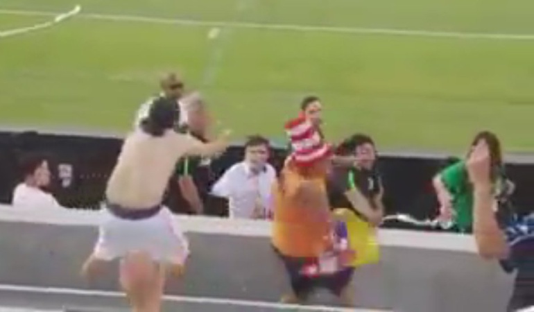 Higuita puño hincha del América: Higuita golpeó a un hincha del América tras ser insultado en Estados Unidos