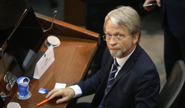 Mockus bajada de pantalones: ¿Debe ser sancionado Mockus por bajarse los pantalones en el Congreso?