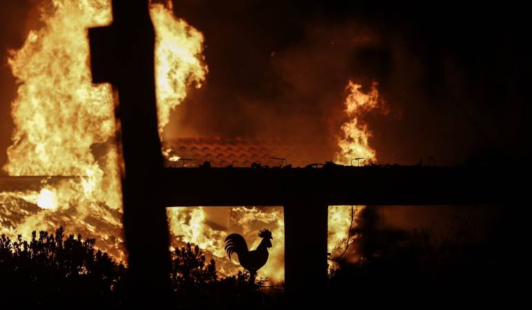 74 muertos y varios heridos deja incendio en Grecia