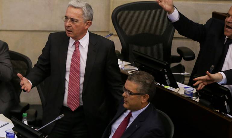 Renuncia de Álvaro Uribe al Senado: ¿La independencia de Duque? Esto dice la prensa internacional