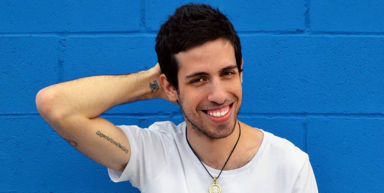 Adam Silvera presentará en Colombia Solo quedó nuestra historia