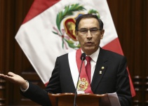 Presidente de Perú anuncia referendo sobre reforma judicial frente a crisis