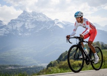 El sentido mensaje de Egan Bernal, tras la fuerte caída en San Sebastián