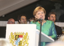Merkel anima a Duque a seguir adelante con el difícil proceso de paz