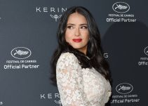 Salma Hayek deja en show a sus seguidores por mostrarse en bikini