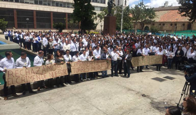 Asesinatos miembro Banco de la república: Trabajadores de Banco de la República rinden homenaje a compañero asesinado