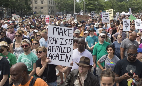 Protestas grupos radicales: Decenas de neonazis protestaron en Washington ante la Casa Blanca Protestas grupos radicales: Decenas de neonazis protestaron en Washington ante la Casa Blanca