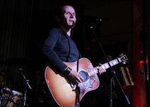 Fonseca se une con Melendi en "Simples Corazones"
