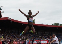 Caterine quedó segunda y clasificó a la final de salto largo