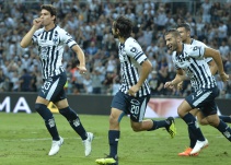 Stefan Medina anota para el empate de Monterrey ante Morelia
