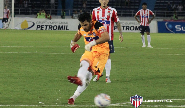 Sebasián Viera arquero con más goles en el FPC: Viera se convirtió en el arquero con más goles de tiro libre en el FPC