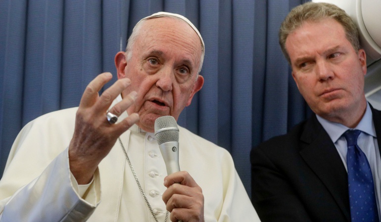 Papa Francisco en la rueda de prensa sobre que la homosexualidad se puede tratar con psiquiatría en niños.
