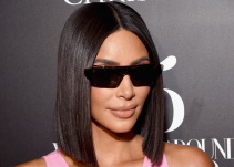 Vea el nuevo implante de Kim Kardashian