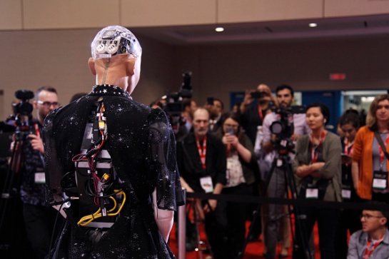 EL robot Sophia en Andicom: El robot Sophia, atractivo en la clausura de ANDICOM 2018 en Cartagena EL robot Sophia en Andicom: El robot Sophia, atractivo en la clausura de ANDICOM 2018 en Cartagena