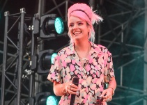 Lily Allen confiesa que se acostó con prostitutas mientras estaba casada
