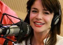 Flora Martínez saluda a Caracol Radio en sus 70 años