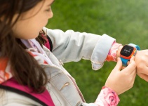 Llegó al mercado el primer reloj inteligente para niños