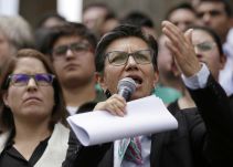 Claudia López podría ir a la cárcel si no se retracta bien: Defensa Uribe