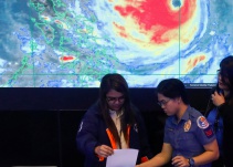 Mangkhut toca tierra en Filipinas con rachas de hasta 285 km/h