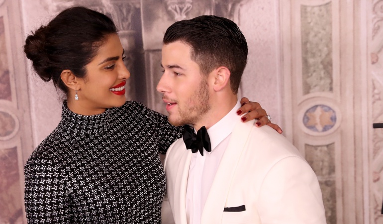 Nick Jonas enamorado en su cumpleaños.: Nick Jonas muy enamorado en su cumpleaños