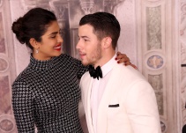 Nick Jonas muy enamorado en su cumpleaños