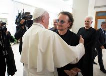 ¿De qué se trata la reunión entre el papa y el cantante Bono?