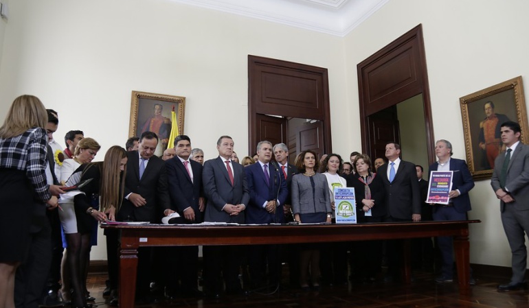 Proyectos anticorrupción: Congreso y Gobierno "comprometidos con derrotar el cáncer de la corrupción"