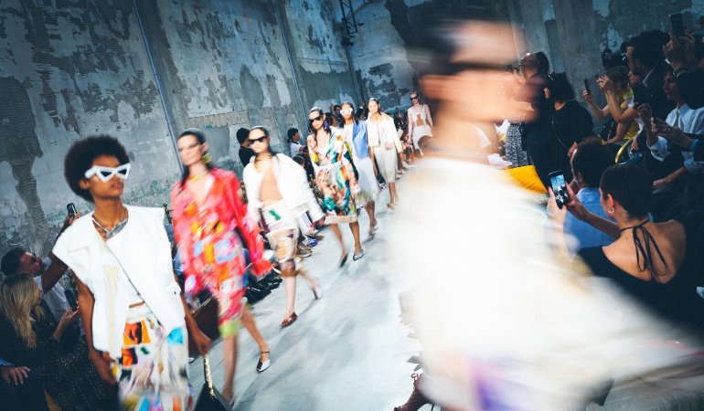 Pasarela Milán Fashion Week Venus de Milo: Nuevas visiones de la moda en la pasarela de Marni