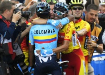 La sentida celebración de Nairo con su compañero y amigo Alejandro Valverde