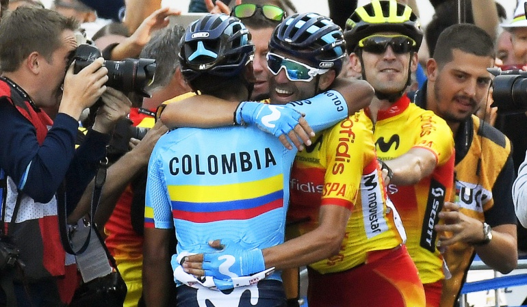 Nairo Quintana Alejandro Valverde abrazo: La sentida celebración de Nairo con su compañero y amigo Alejandro Valverde