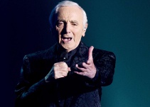 Charles Aznavour, la tenaz figura de la canción romántica francesa