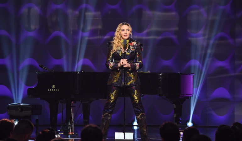 Madonna vestida de novia: ¿Like a Virgin moderno? Madonna reaparece vestida de novia